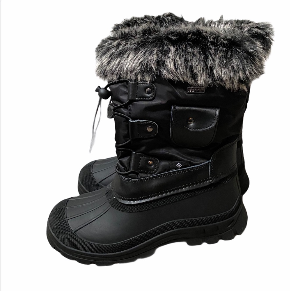 Girls size 4 black snow boots semi new waterproof